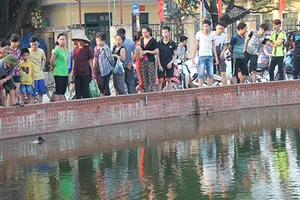 Một phụ nữ chết bất thường trên hồ Triều Khúc