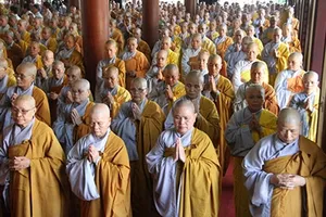 Tăng ni, Phật tử cầu nguyện hòa bình trên biển Đông