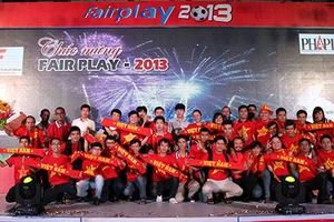 Đẹp từ sân cỏ đến đời thường