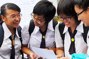 Đề thi lại “nóng” chuyện biển, đảo