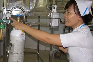 Xe đẩy chuyển bệnh an toàn dành cho trẻ sơ sinh cấp cứu