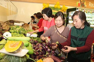 Thịt gà, rau củ đua nhau tăng giá