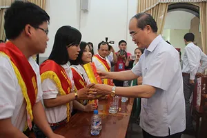 Tôn vinh 100 cá nhân hiến máu tình nguyện năm 2014