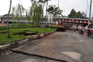 Đường phát nổ gây sụt lún