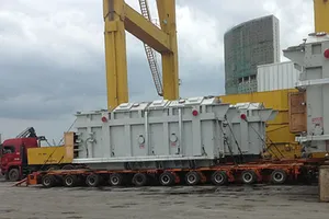 Hàng siêu trường, siêu trọng ùn ứ ở cảng