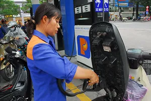 Xem lại cách minh bạch giá xăng, điện