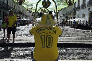 Dịch vụ “thuê bạn” để đi xem World Cup