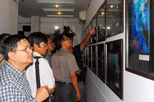 Triển lãm ảnh chủ quyền biển đảo quê hương