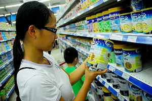 Áp trần giá sữa: Người mua chưa lợi