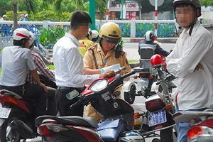 Không có chuyện xử phạt đội mũ bảo hiểm kém chất lượng