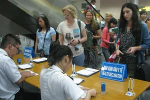 Kiểm tra thân nhiệt hành khách đến từ Trung Đông