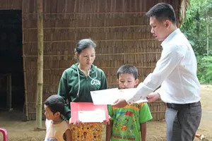 Home Credit và Bảo Minh trao tiền bảo hiểm tai nạn tín dụng