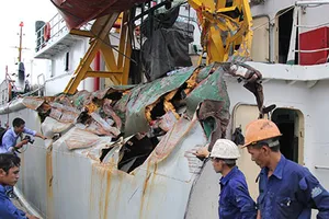 Hiên ngang đối đầu với tàu Trung Quốc