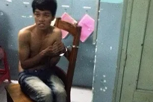 Đi ăn cưới, bắt cướp trước nhà hàng