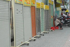 Loạn thị trường cửa cuốn