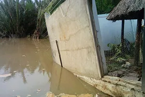 10 căn nhà hư hỏng do sạt lở