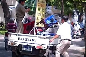 Xử lý hàng rong: Luật đang “trói tay”?