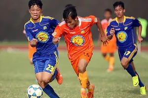 Giải U-17 báo Bóng Đá: Viettel, Bình Dương vào bán kết 