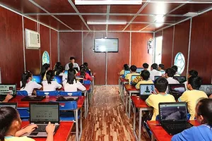 Bàn giao trường học di động tại tỉnh Vĩnh Long