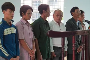 Kích động phản đối khai thác titan, sáu bị cáo bị phạt tù