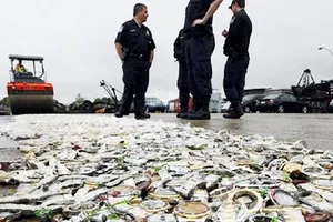 Hàng ngàn vụ buôn lậu đồng hồ Thụy Sĩ giả