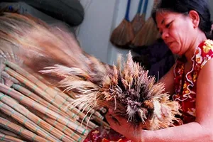  Chổi đót quận 6, còn sức còn làm