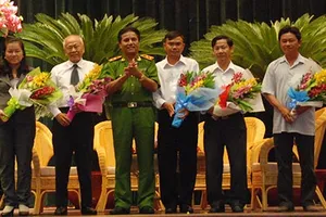 Hướng thiện nhờ những vòng tay