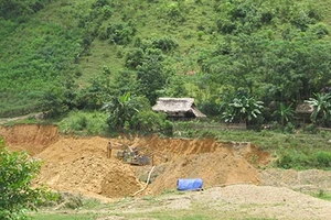 Nghệ An: Phó chủ tịch xã dọa cắt chân phóng viên