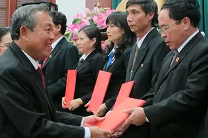 Trao quyết định bổ nhiệm cho 71 thẩm phán phía Nam
