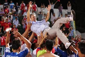 Khóa sổ V-League 2014: Vua mới!