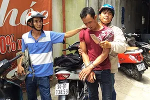 “Hiệp sĩ” đá văng dao tên trộm 