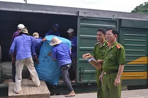 Buôn lậu trên tuyến đường sắt Bắc-Nam