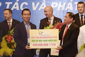 Trao 60 con bò giống giúp nông dân thoát nghèo