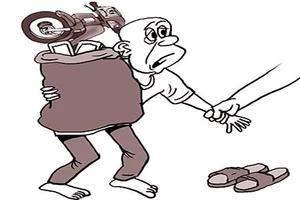 Bị bắt vì tiếc… đôi dép