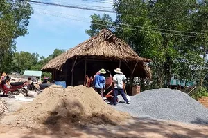 Kỷ luật cán bộ để tràn lan nhà không phép 