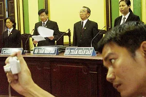 Chụp ảnh bị cáo tại tòa, nên hay không? 