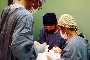 Bốn nguy cơ từ phẫu thuật từ thiện