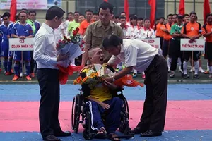 Trận giao hữu gây quỹ giúp đỡ nhà báo Minh Hùng: Tình người…