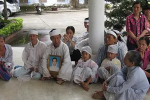 Gia đình sản phụ đến Sở Y tế đòi giải thích