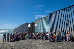 Người Mễ gian nan nhập cư Mỹ