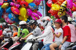 Khu vui chơi quá tải dịp Quốc khánh