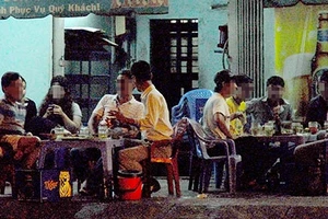 Các quy định cấm bán bia: Chệch choạc!