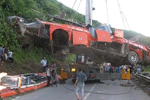 Khi xe mất lái, hành khách nên làm gì?