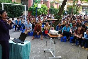 Hết lòng lo cho trẻ đến trường