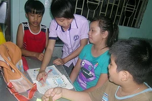 ‘Gieo chữ’ ở quán cơm Nụ Cười