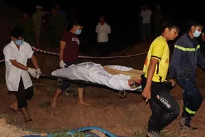 Trắng đêm tìm trẻ bị nước cuốn 