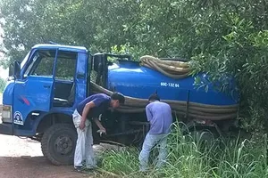 Chất thải đổ bậy, địa phương chả hay