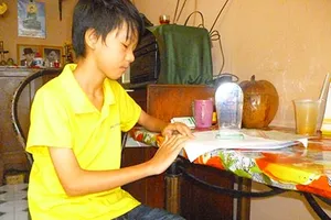 Mẹ giấu tên xấu, gây khó cho con 