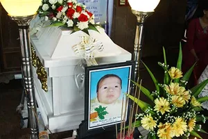 Tiêm vaccine, bé trai hai tháng tuổi tử vong 