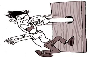 Rình tắm, nằm viện!